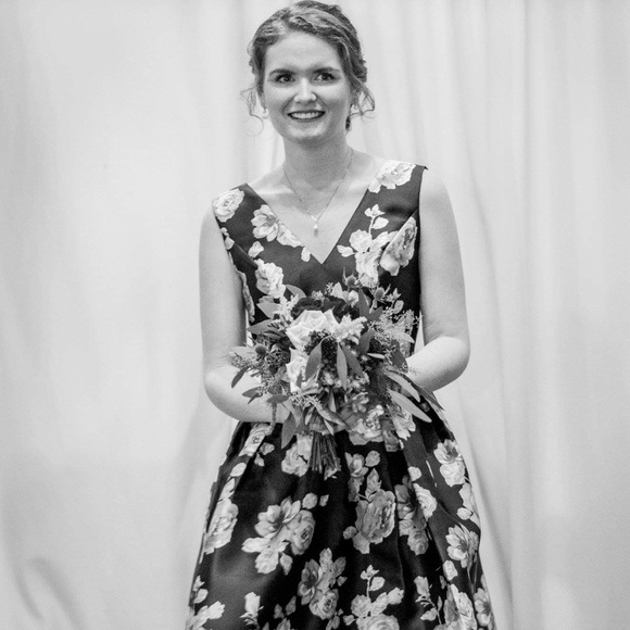 Meet your posher! - Picture 1 of 8